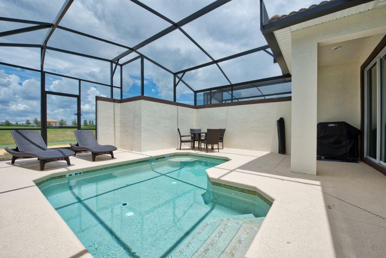 Modern Home With Private Pool Davenport Eksteriør bilde